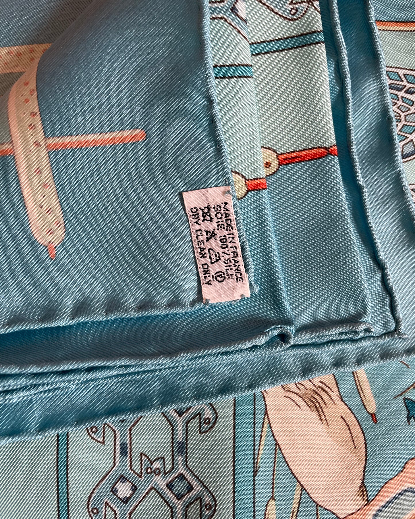 Carré de soie Hermès "Libres comme l'air" signé Annie FAIVRE