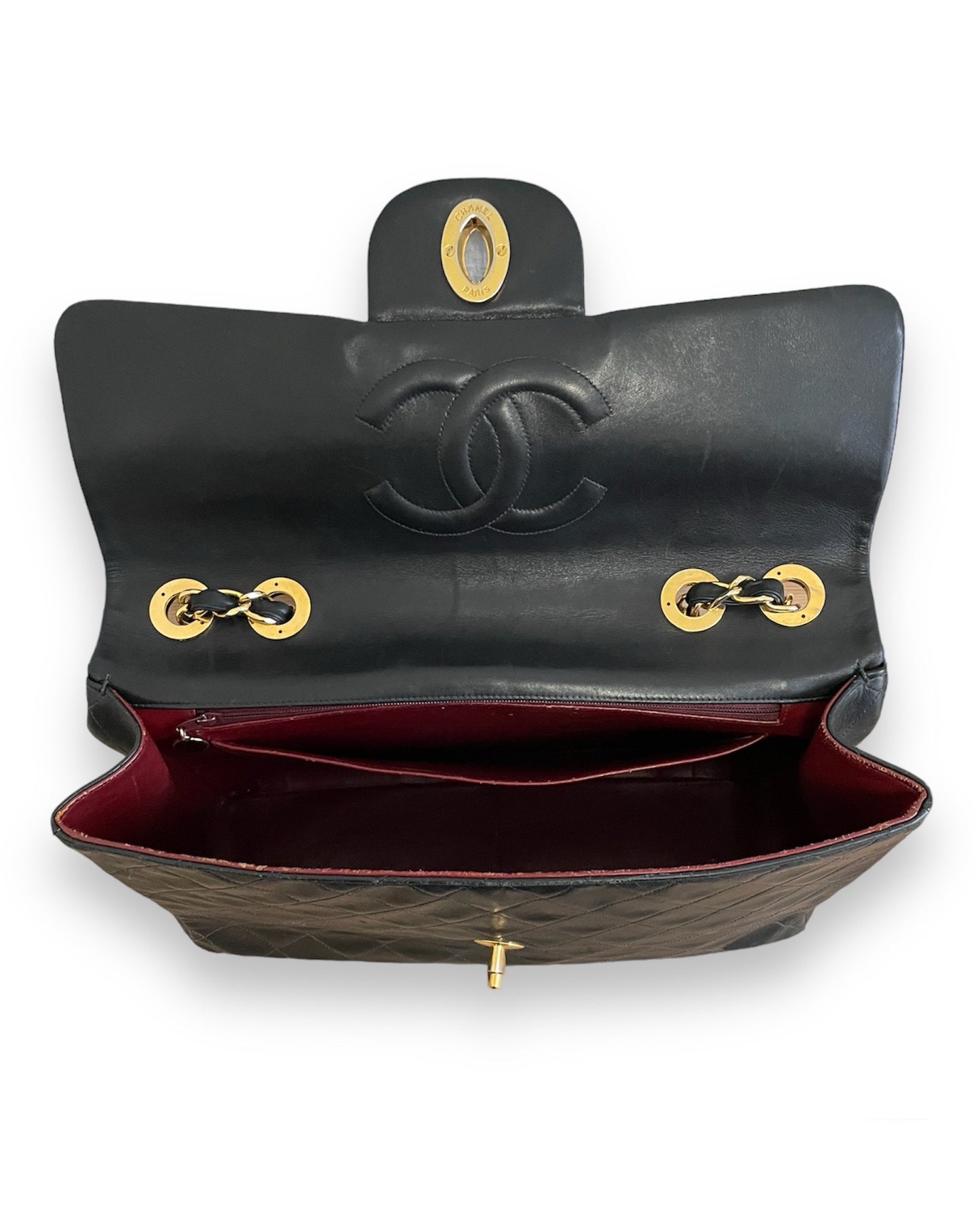 Sac Chanel Timeless Maxi Jumbo en cuir matelassé noir vintage.