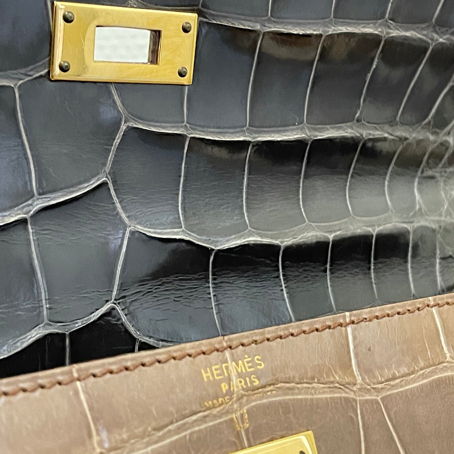 Sac Hermès Kelly 32 en cuir crocodile.