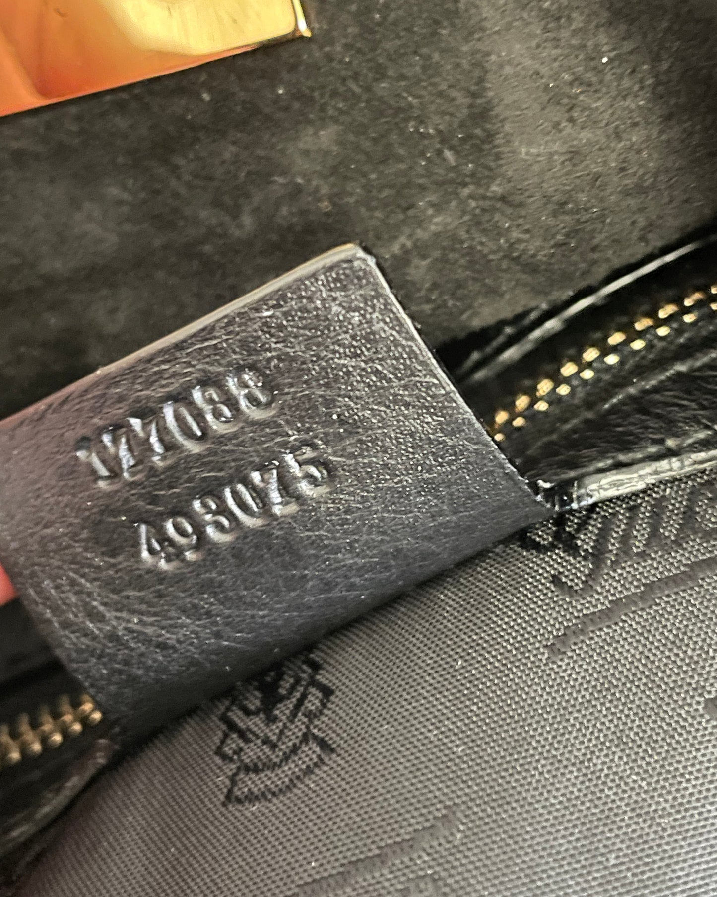 Sac Gucci Indy en cuir vernis noir et sa anse en bambou noir