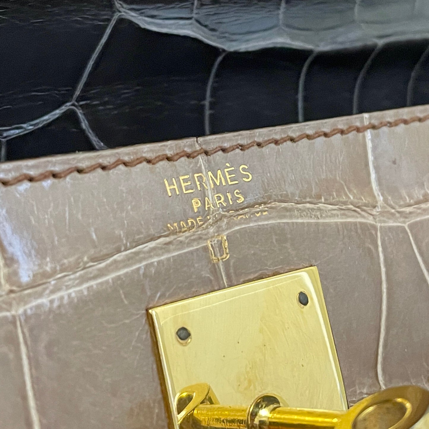 Sac Hermès Kelly 32 en cuir crocodile.