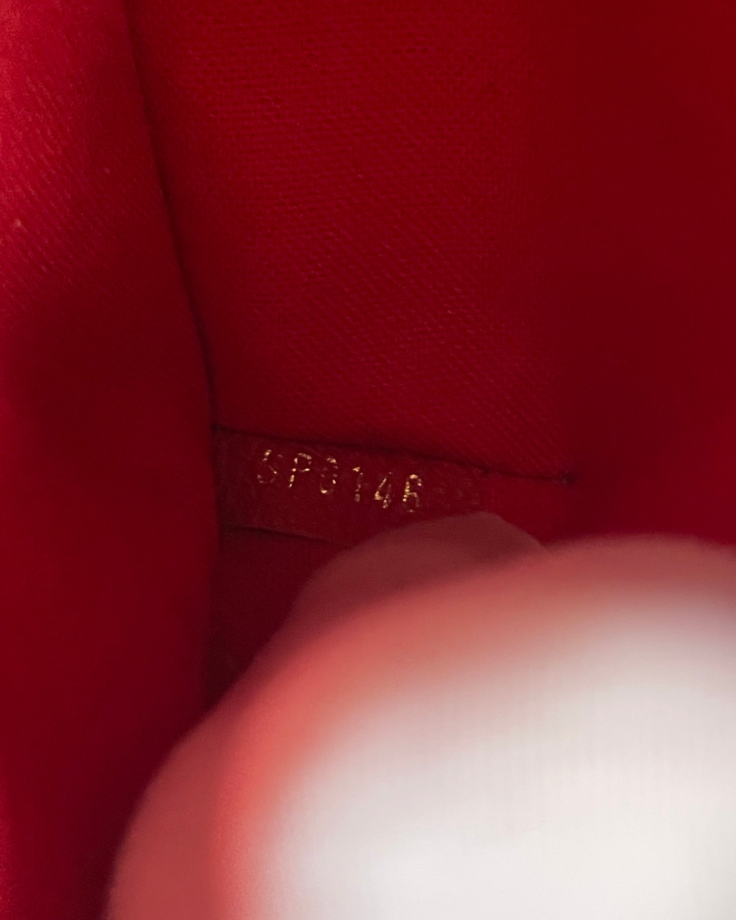 Sac Louis Vuitton Nano Montaigne en cuir grainé rouge