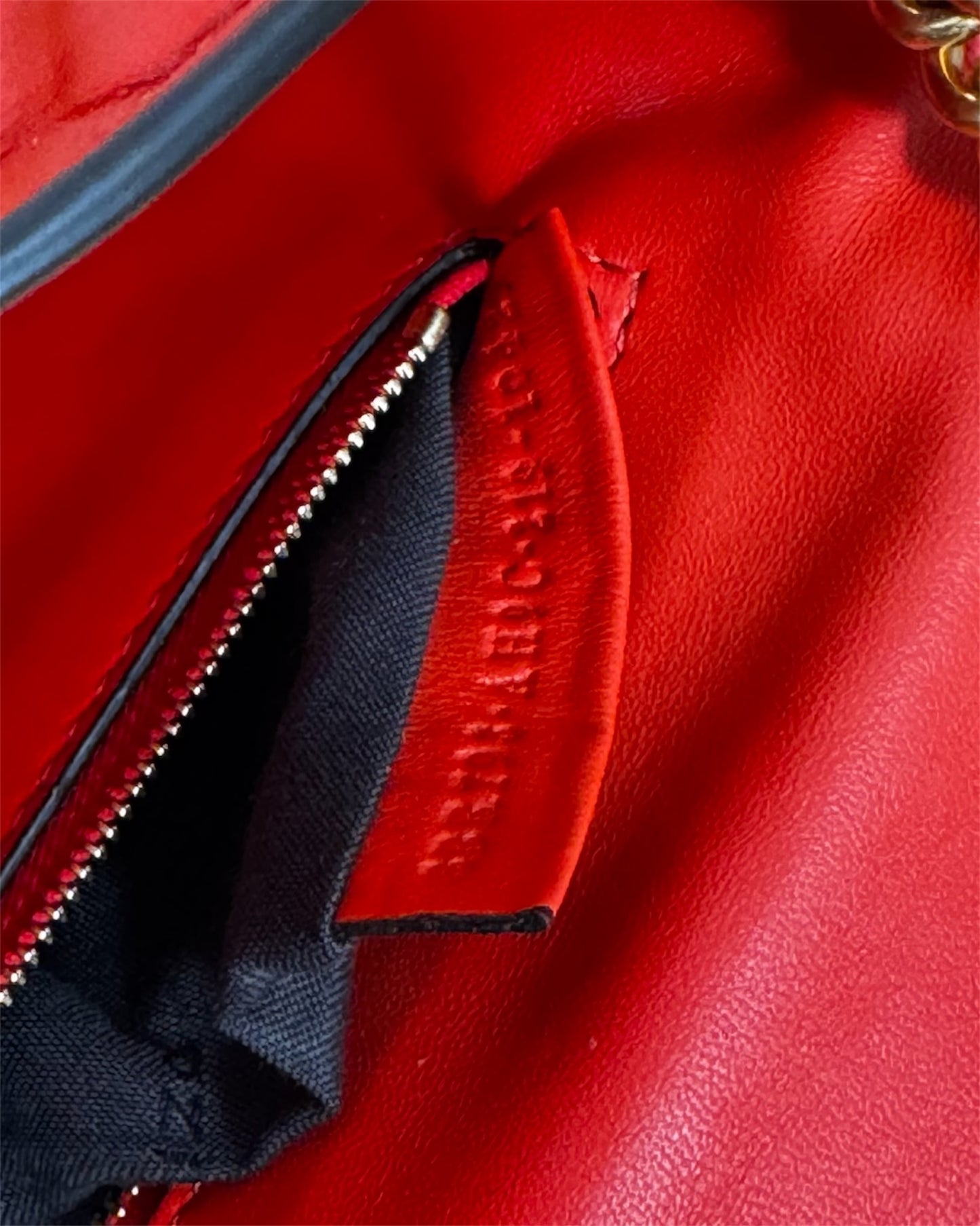 Sac Fendi Baguette chain cuir embossé FF