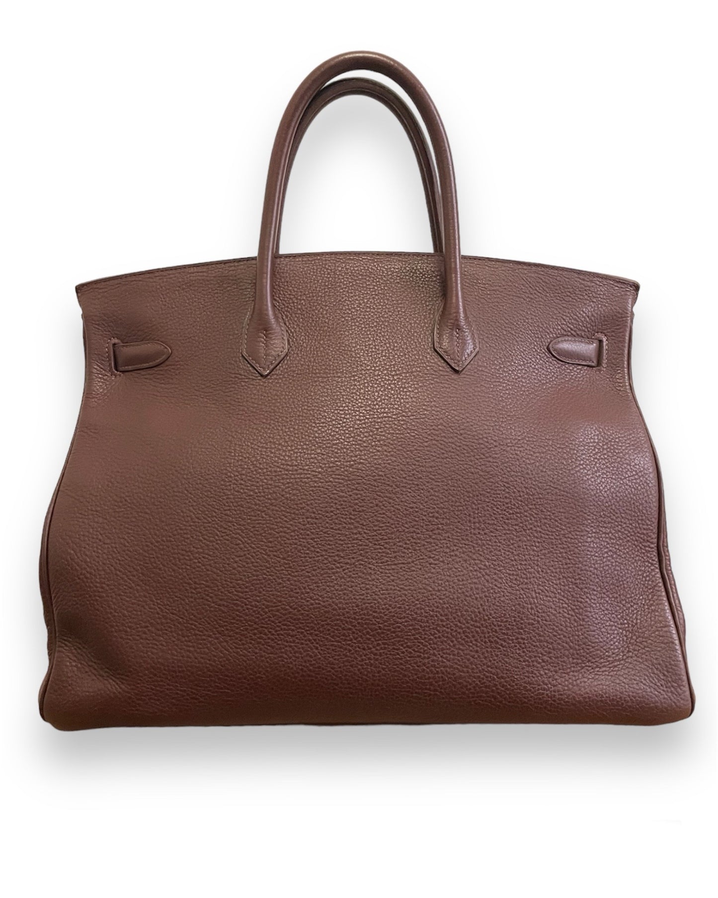 Sublime sac Hermès Birkin 40 en cuir togo cacao et sa bijouterie argentée. Dans un état exceptionnel.