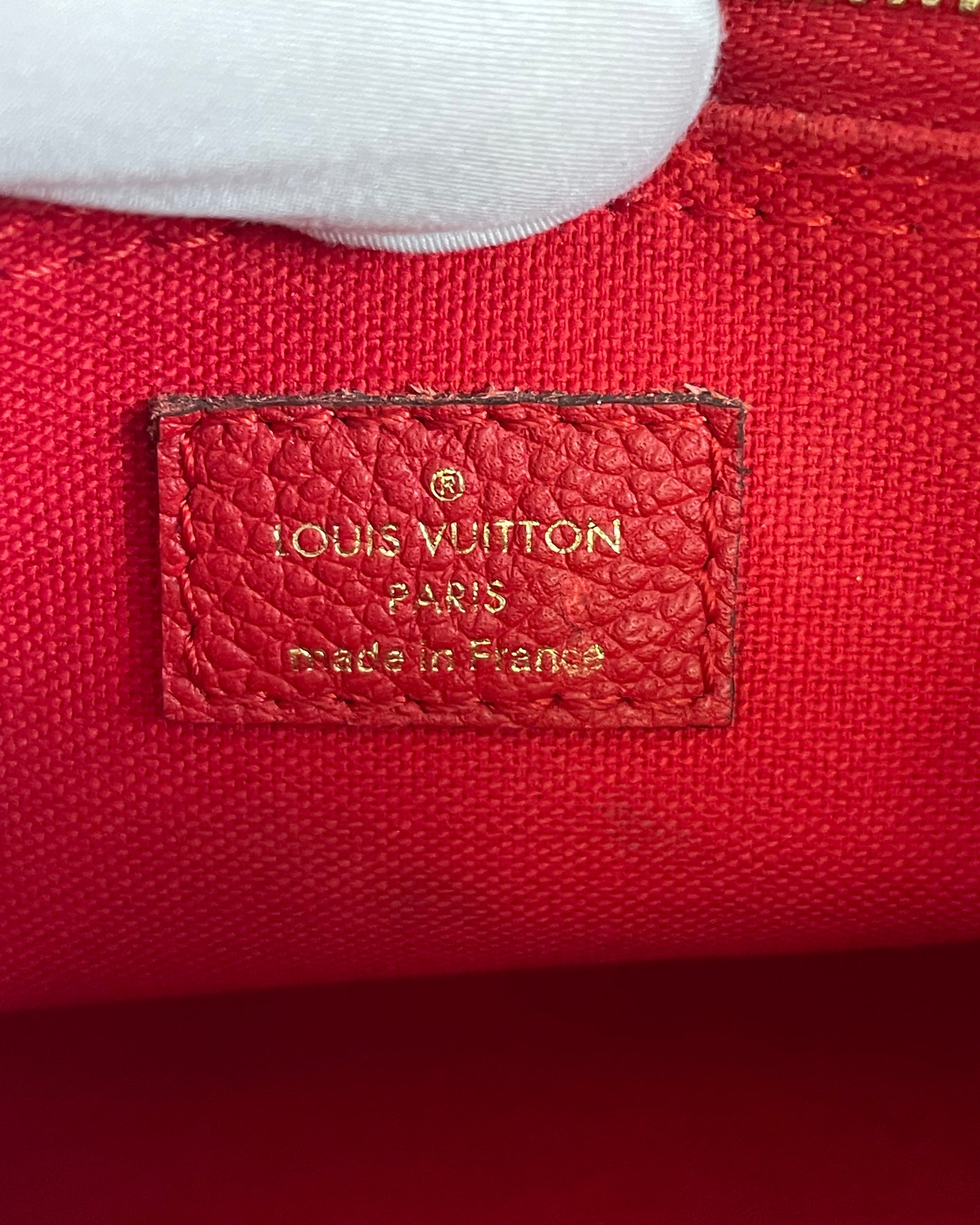 Sac Louis Vuitton Nano Montaigne en cuir grainé rouge