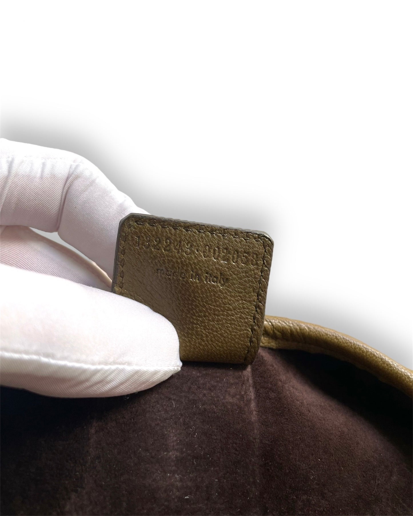 Sac Yves Saint Laurent "Saint-Tropez" en daim kaki.
