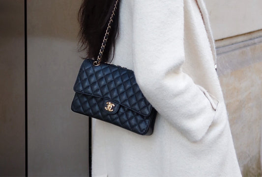 Chanel : Une odyssée du luxe et de l'élégance