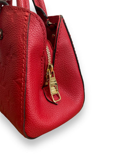 Sac Louis Vuitton Nano Montaigne en cuir grainé rouge