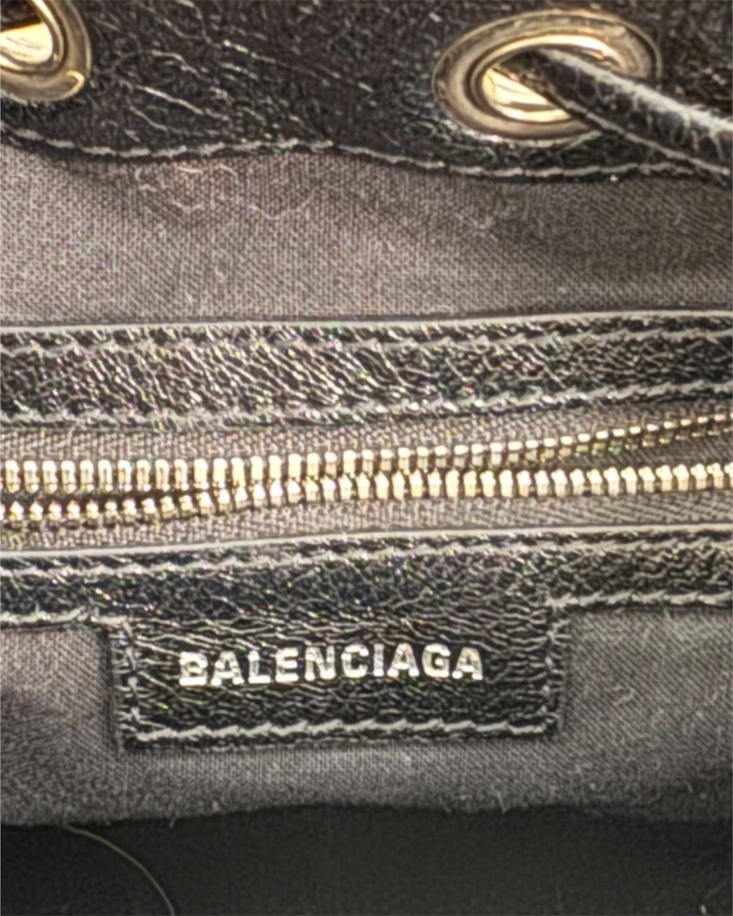 Sac Balenciaga seau Le Cagole en cuir noir