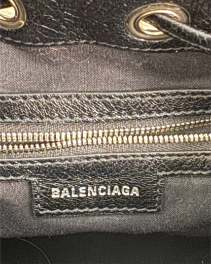 Sac Balenciaga seau Le Cagole en cuir noir