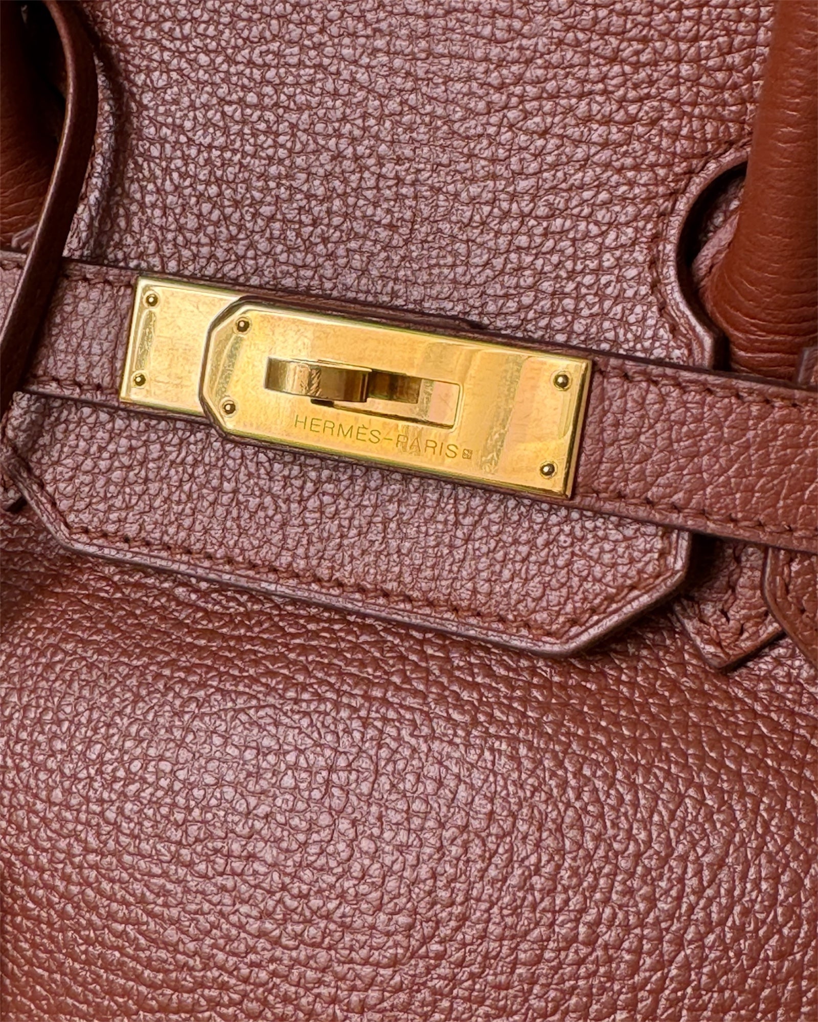 Sac Hermès Birkin 35 marron de 2005 en cuir et bijoux doré.
