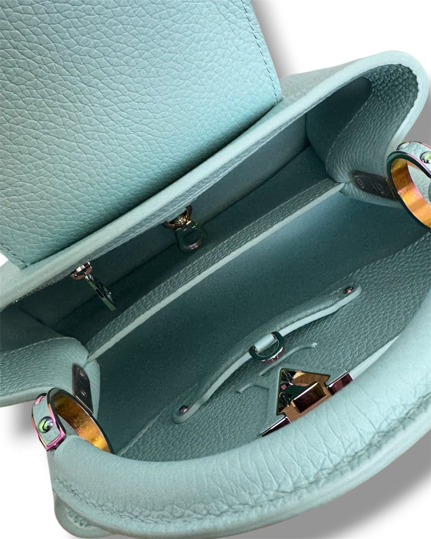 Sac Louis Vuitton Capucines BB en cuir turquoise