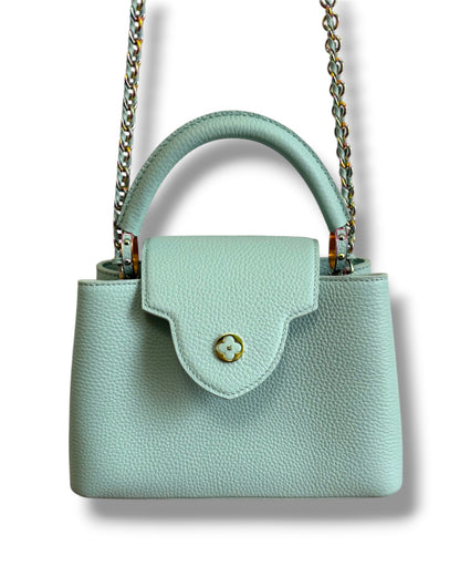 Sac Louis Vuitton Capucines BB en cuir turquoise
