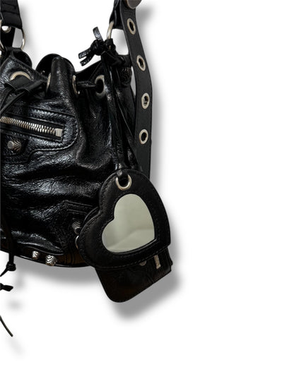 Sac Balenciaga seau Le Cagole en cuir noir