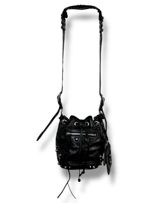 Sac Balenciaga seau Le Cagole en cuir noir