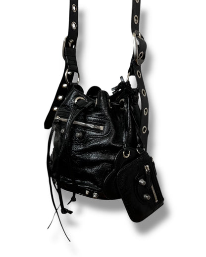 Sac Balenciaga seau Le Cagole en cuir noir