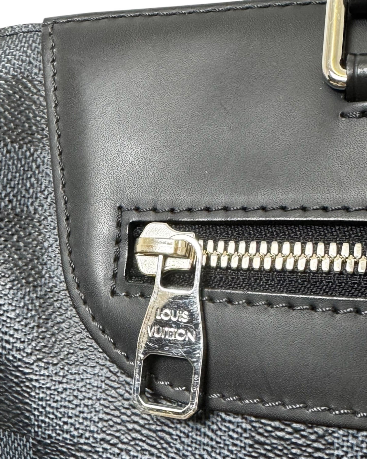 Porte-documents Louis Vuitton en damier graphite