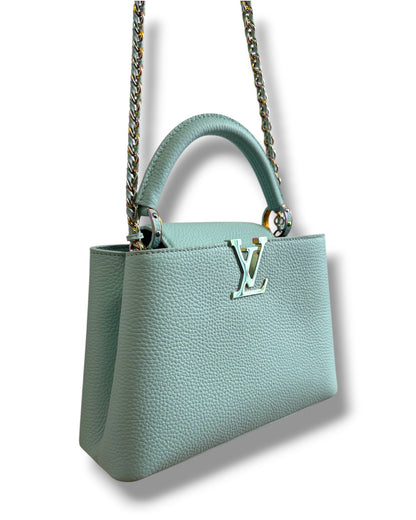 Sac Louis Vuitton Capucines BB en cuir turquoise