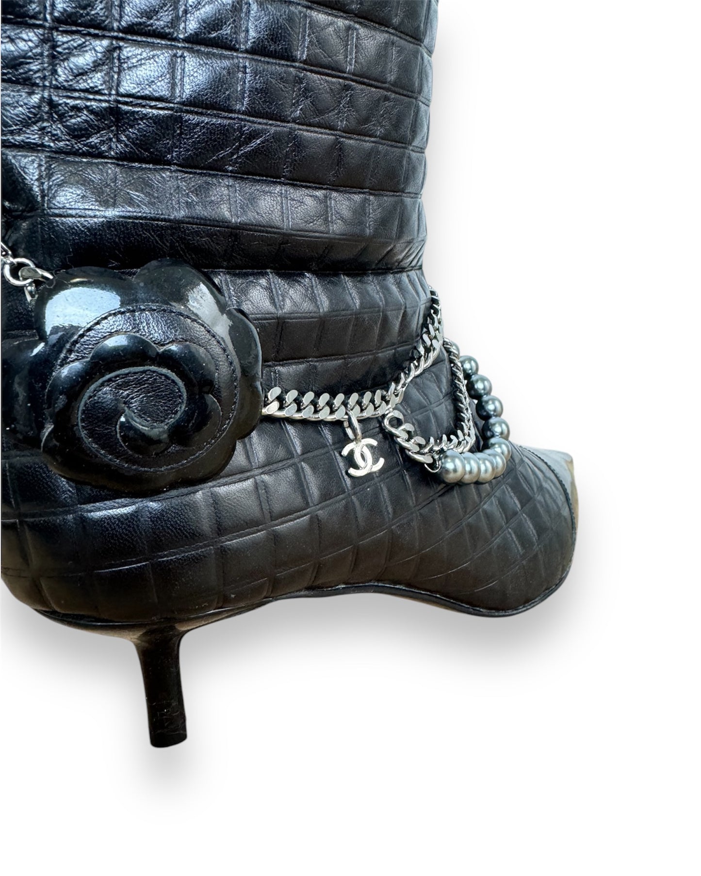 Bottes Chanel en cuir noir