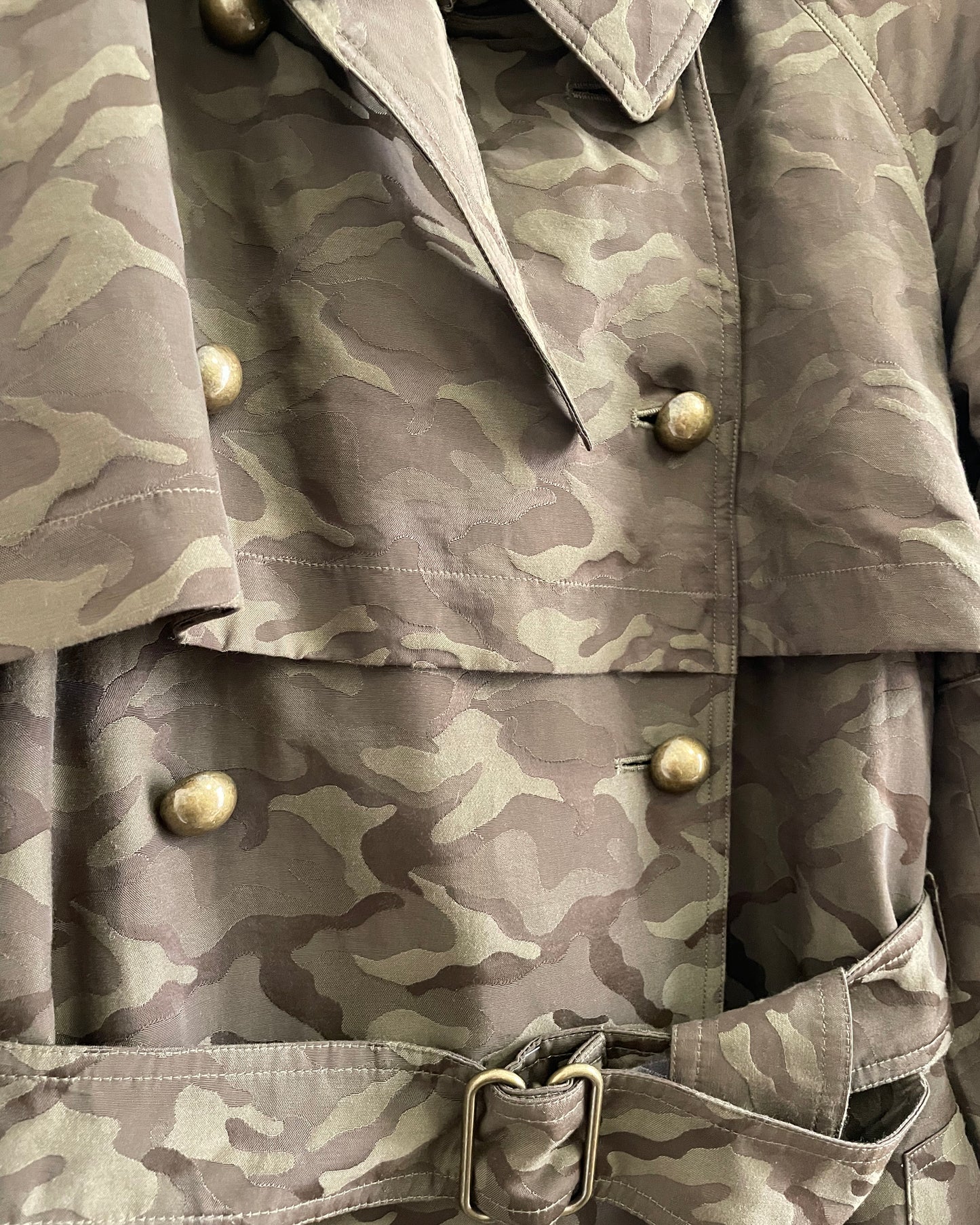 Trench Yves Saint Laurent camouflage armé